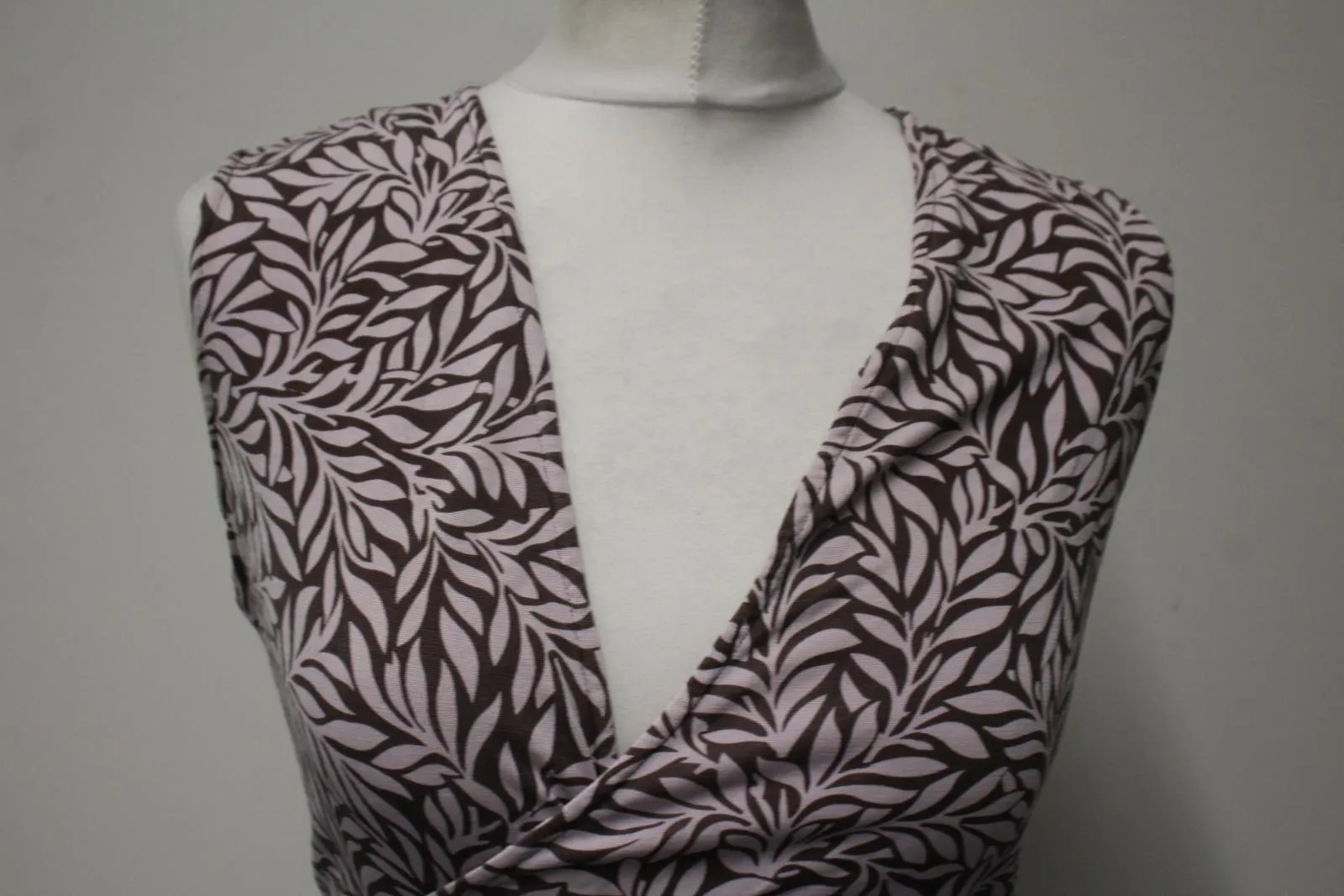 DIANE VON FURSTENBERG Ladies Pink & Brown Silk Leaf Print Wrap Dress US8 UK12